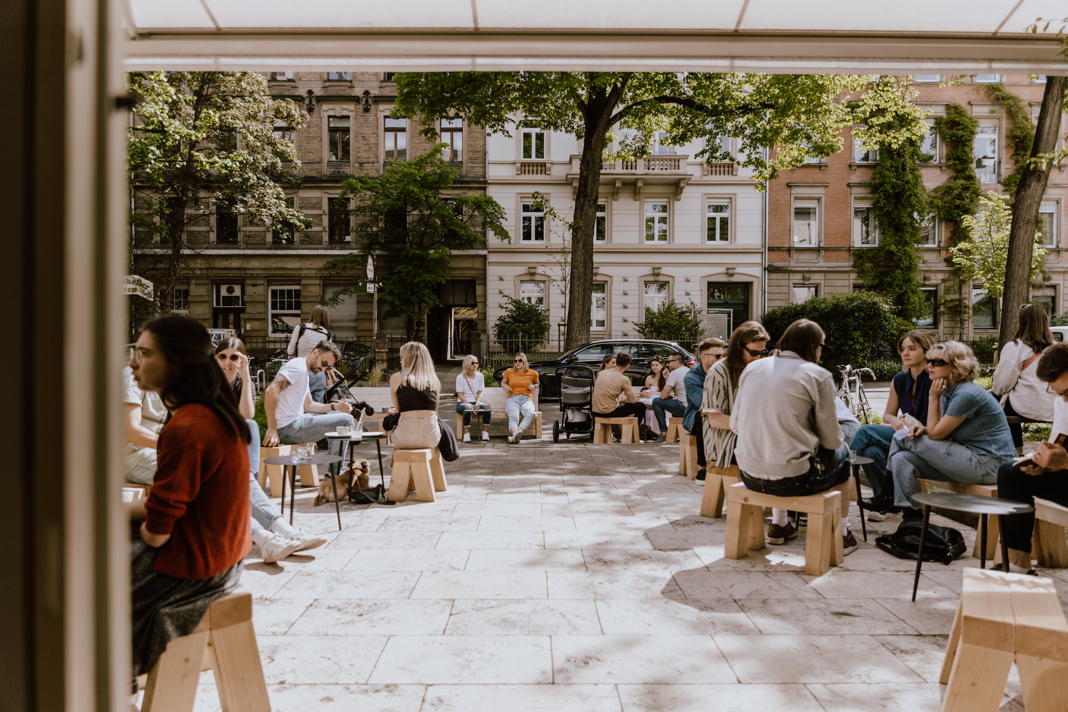 coffee shop terrace full of people